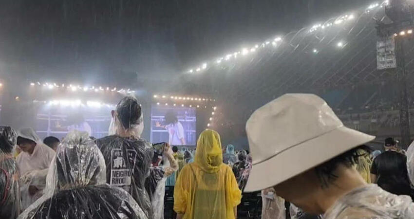 雨下整場！ONE OK ROCK舞台變瀑布 與4萬粉絲一起淋雨