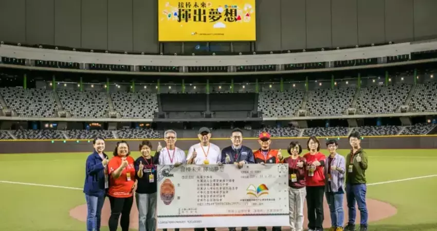 紅葉少棒PK味全龍！全場6千觀眾見證