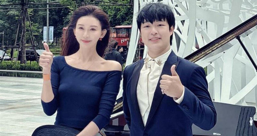 林志玲緊黏28歲小鮮肉！身份曝光超大咖 台灣三金典禮御用