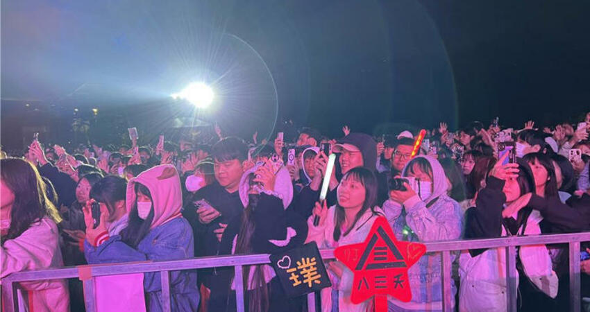 不畏寒冬！新營南瀛草地音樂會 湧入5萬名粉絲嗨唱