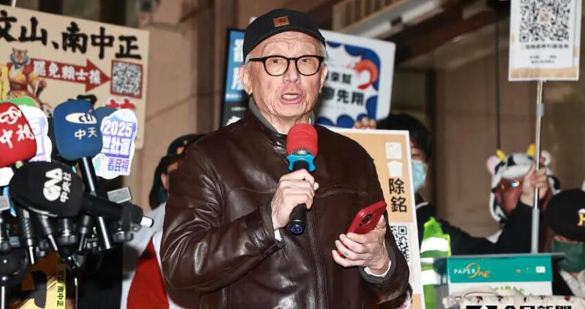 曹興誠與小三照曝？他揪合影一貓膩