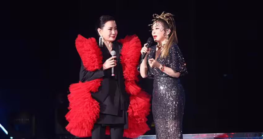 王彩樺台上突然爆哭！逝世綜藝天王突現身 陳亞蘭也忍不住崩潰大哭