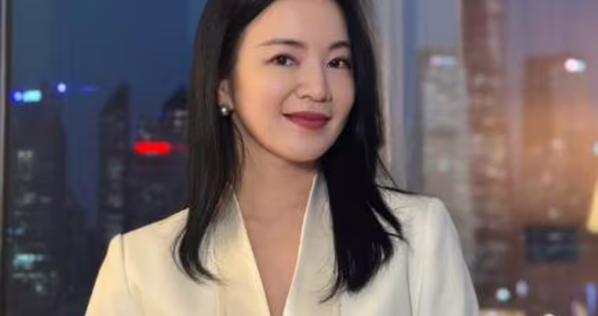 阿雅嫁轉世活佛神隱11年！突曬「女兒正面照」 美貌震驚全網