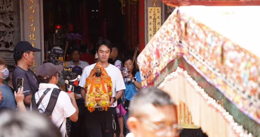 超大咖男星手捧白沙屯媽祖！顯神蹟大感動 挺過人生低谷翻轉事業