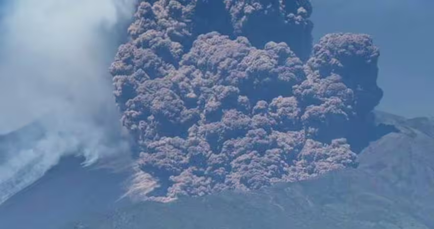 (影) 驚悚逃命瞬間全都錄！義埃特納火山突噴發 40多遊客現場驚慌狂奔