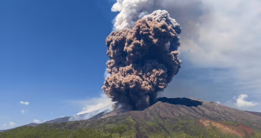 義大利「火山爆發」！民眾倉皇逃命畫面曝