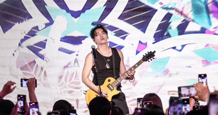 唱到一半工作人員無預警衝上台 陳德修情緒激動