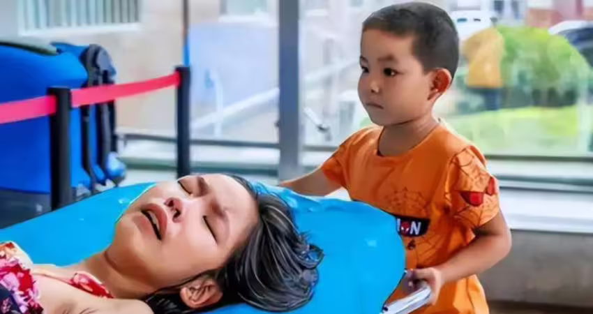 被父母拋棄！7歲弟「推11歲姊看病」堅強喊：別怕，妳還有我