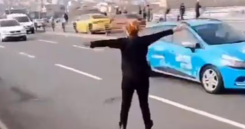 不顧生死橫穿馬路　後來才知「她根本是英雄」