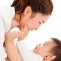 專家研究發現：嬰幼兒時期多抱抱，長大聰明獨立社交好！