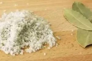 膝蓋、腰腿疼痛還在傻傻吃藥？一把粗鹽配上它熱敷，專治腰腿疼痛，兩次見效，治一個好一個！