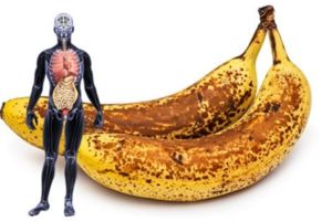 他持續一個月「每天都吃兩根香蕉」想看有什麼效果，結果全身竟然出現了驚人的變化…