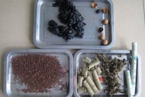 女子將花椒和桂圓打碎貼肚臍，第二天神奇的效果出現了！