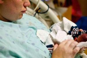懷孕22周意外早產，捧在手心裡的孩子，疼的媽媽嚎啕大哭！
