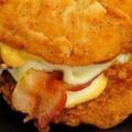 KO麥當勞？！肯德基最新的漢堡「以炸雞排代替」麵包，視覺超震撼讓肉食者吃到上癮！